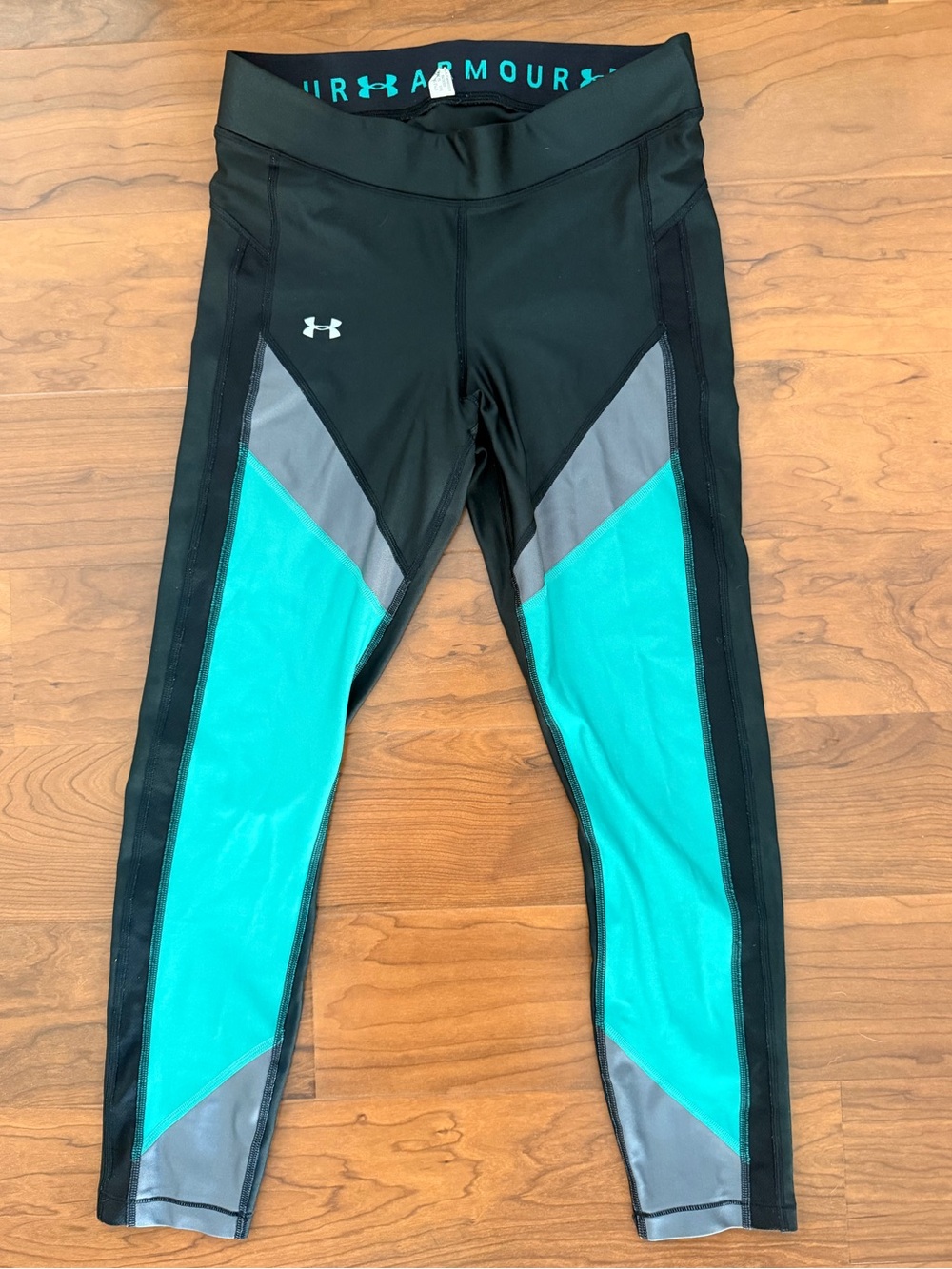 Under Armour Women’s Med. Black and Teal Colorblock Athletic Leggings